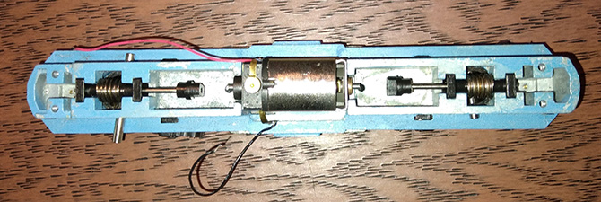 Bachmann HO locomotive - Inside Drive location